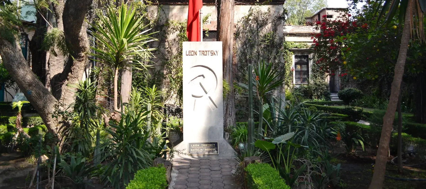 Trotsky entrada 1800x800