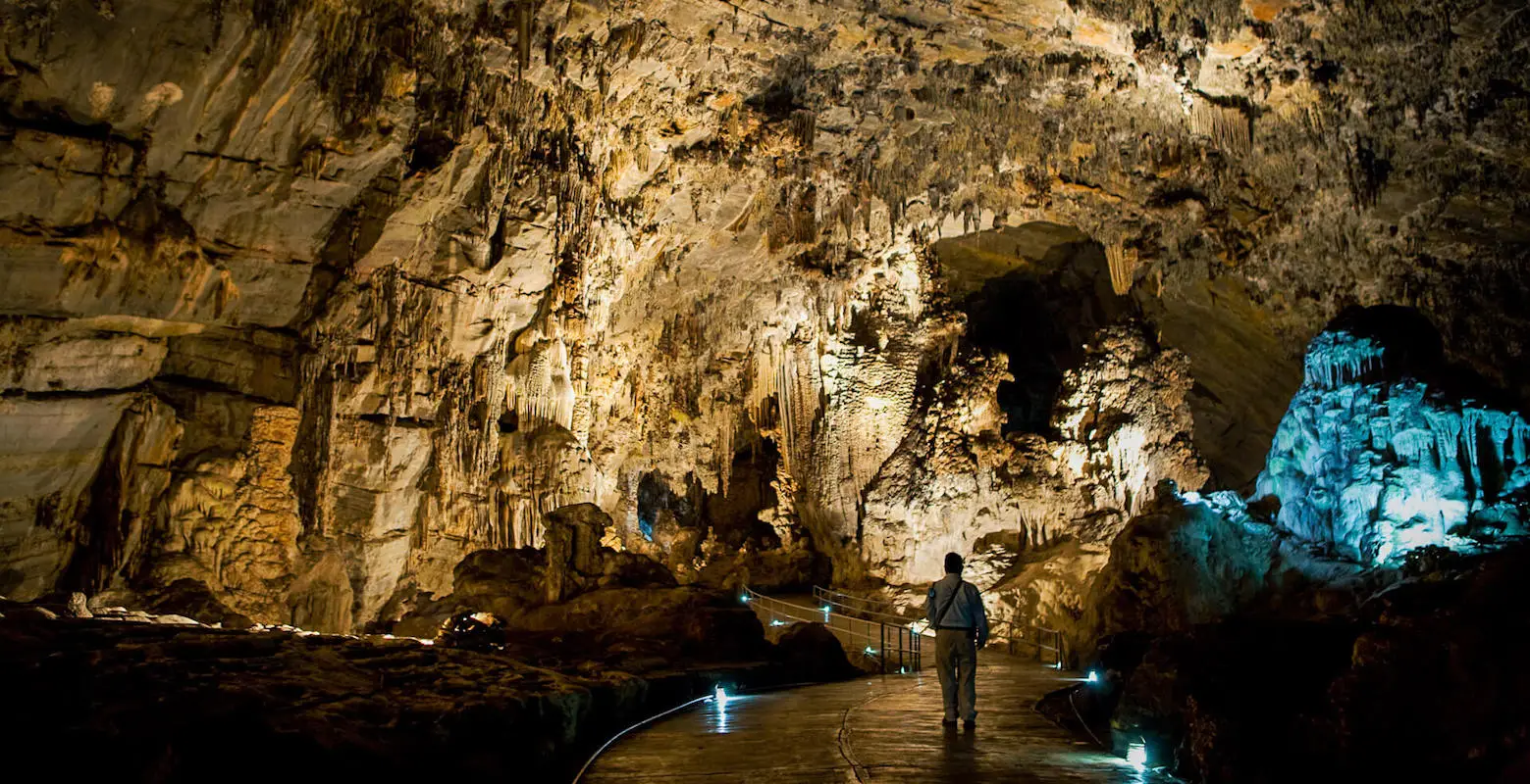 actividades-principales_guerrero_taxco_explora-las-cavernas-de-cacachuamilpa_01